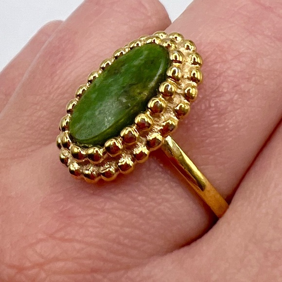 Vintage Sarah Coventry Green Cabochon Statement Ring Gold Tone size 7 - Picture 2 of 6